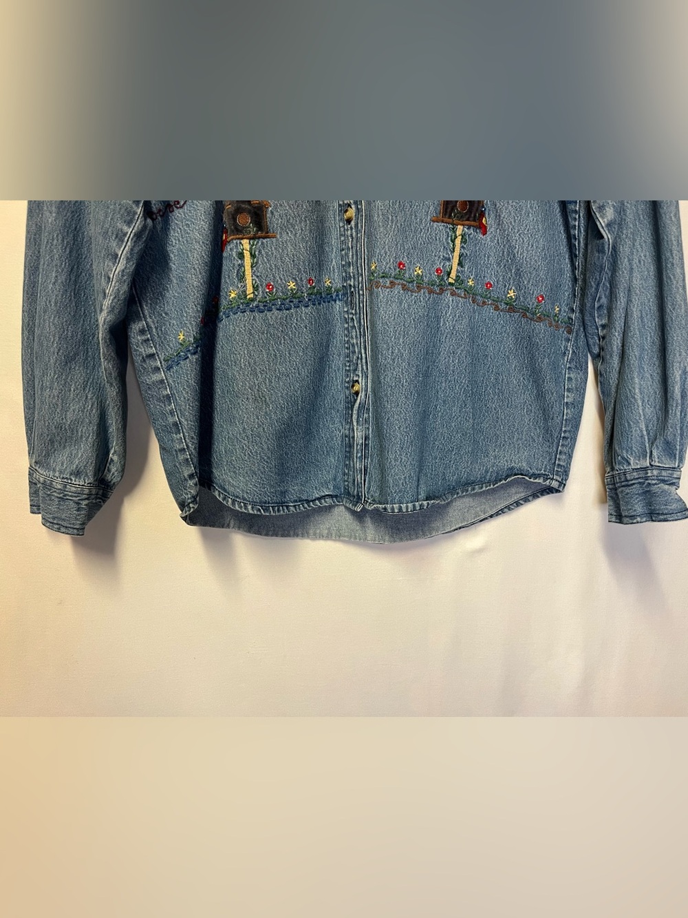 Vintage Birdhouse Embroidered Denim Shirt Large Cottagecore Prairie Garden Art - Picture 9 of 11
